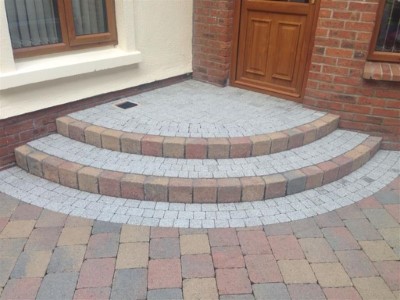 Moon shaped twin steps with blocks and cobbles